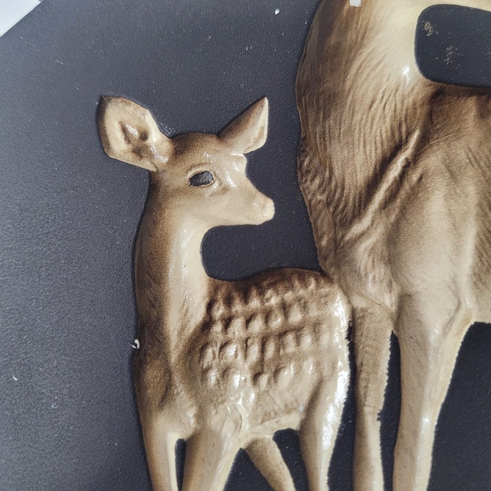 Vintage mid century decorative wall hanging with debossed deer & fawn in grass - Picture 3 of 12